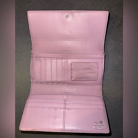 Coach Black & Silver Signature Circle Logo Wallet – Classic & Chic - Picture 4 of 5